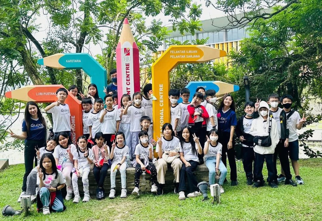 GLEXiS 学校假期出游:教师带学生外出参观